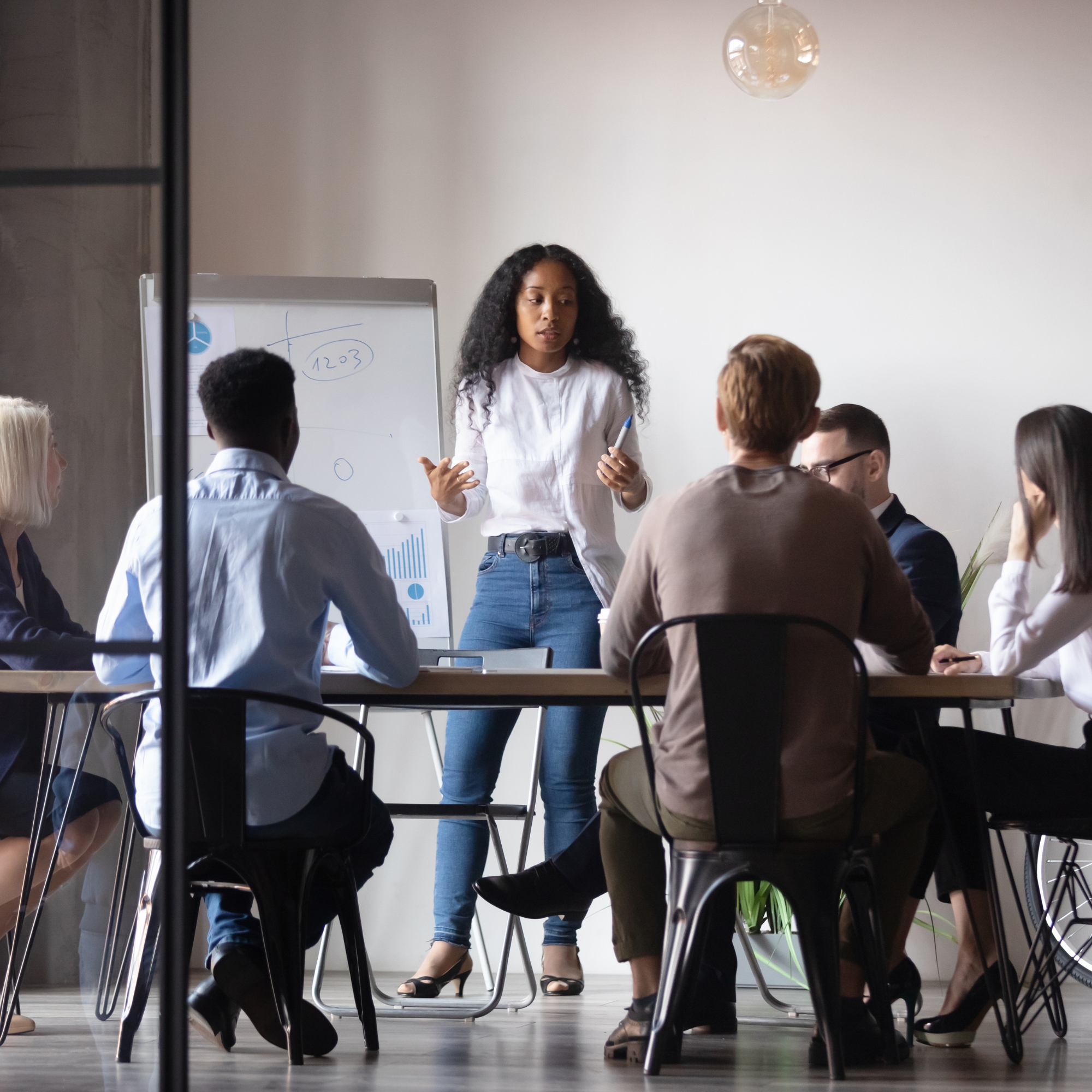 MAXIMIZANDO A EFICIÊNCIA NA LIDERANÇA DE VENDAS: ESTRATÉGIAS PARA O SUCESSO